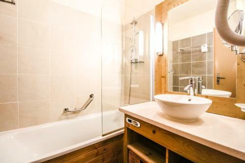 Two Internally Connecting 2-bed Apartments With Shared Private Entrance