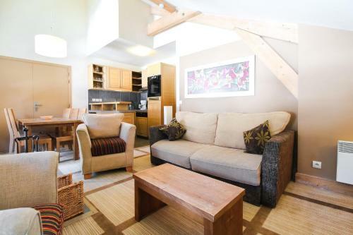 Two Internally Connecting 2-bed Apartments With Shared Private Entrance