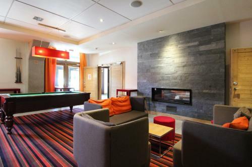 Stunning 3-bedroom Apartment With Mountain Views