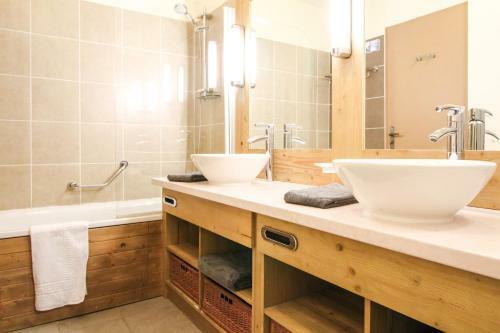 Stunning 3-bedroom Apartment With Mountain Views