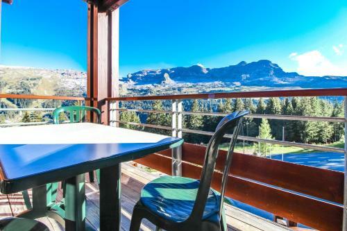 Stunning 3-bedroom Apartment With Mountain Views