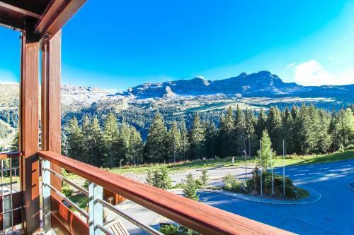 Stunning 3-bedroom Apartment With Mountain Views