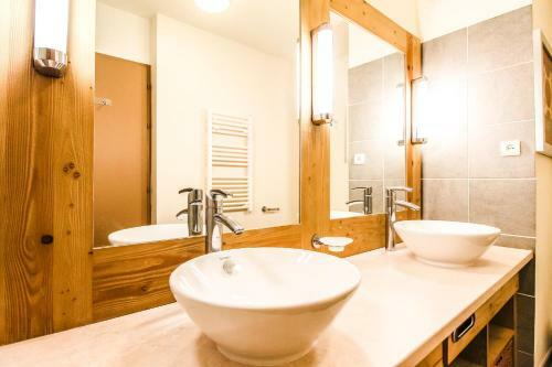 Stunning 3-bedroom Apartment With Mountain Views