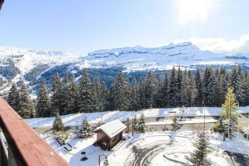 Stunning 3-bedroom Apartment With Mountain Views