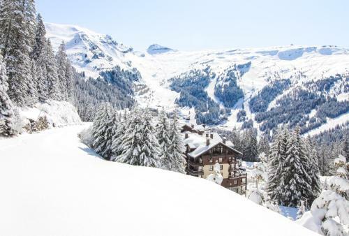 Stunning 3-bedroom Apartment With Mountain Views