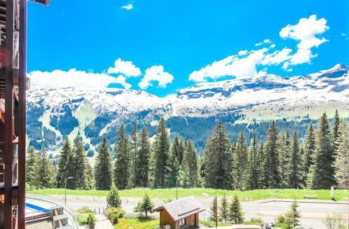 Stunning 3-bedroom Apartment With Mountain Views