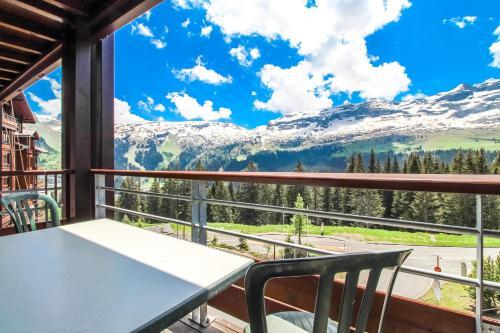 South-facing Newly Renovated 2-bed Apartment Les Terrasses D'eos
