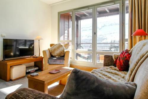 South-facing Newly Renovated 2-bed Apartment Les Terrasses D'eos