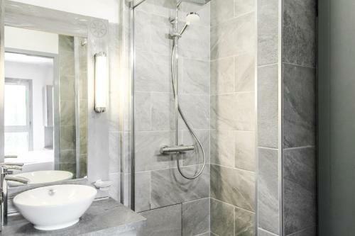 South-facing Newly Renovated 2-bed Apartment Les Terrasses D'eos