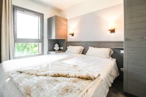 South-facing Newly Renovated 2-bed Apartment Les Terrasses D'eos