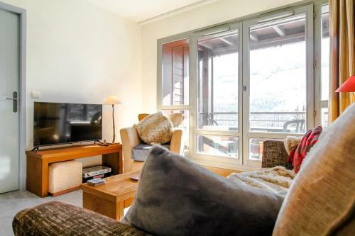 South-facing Newly Renovated 2-bed Apartment Les Terrasses D'eos