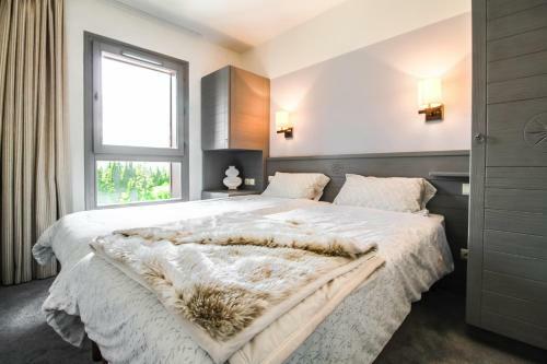 South-facing Newly Renovated 2-bed Apartment Les Terrasses D'eos