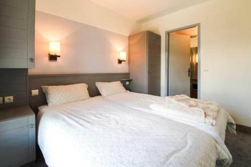 South-facing Newly Renovated 2-bed Apartment Les Terrasses D'eos