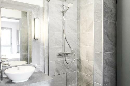 South-facing Newly Renovated 2-bed Apartment Les Terrasses D'eos