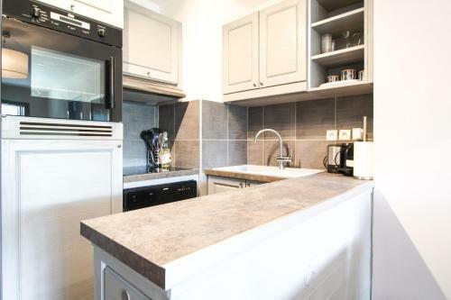 South-facing Newly Renovated 2-bed Apartment Les Terrasses D'eos