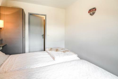 South-facing Newly Renovated 2-bed Apartment Les Terrasses D'eos