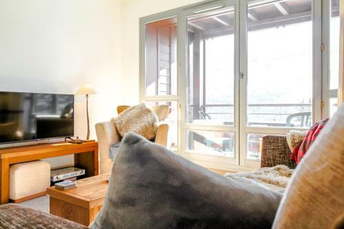 South-facing Newly Renovated 2-bed Apartment Les Terrasses D'eos