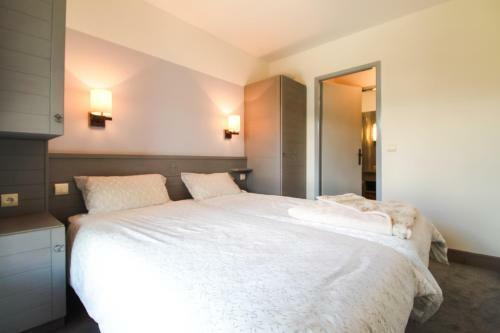 South-facing Newly Renovated 2-bed Apartment Les Terrasses D'eos