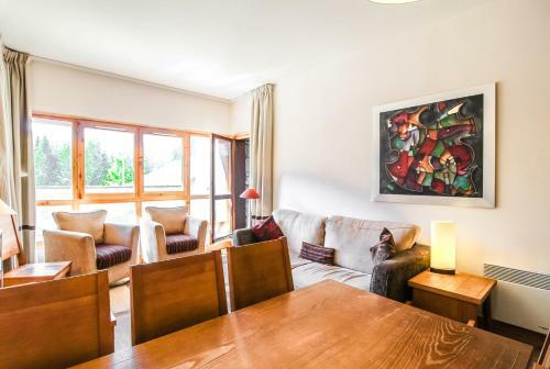 Bright Spacious Two Bed South Facing Family Apartment