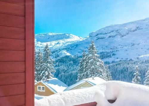 Charming 4-bedroom Ski Chalet With Terrace