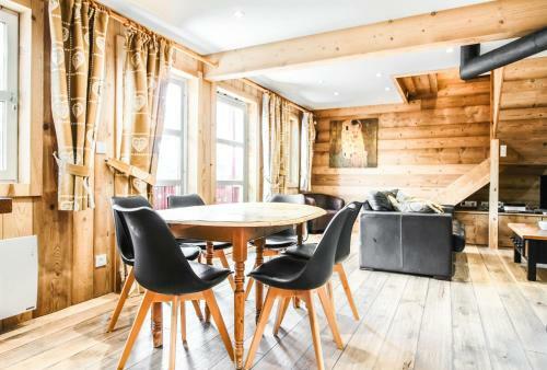 Charming 4-bedroom Ski Chalet With Terrace