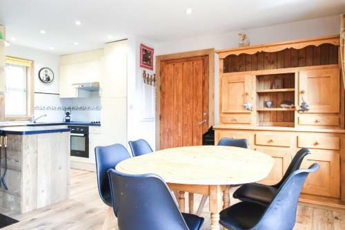 Charming 4-bedroom Ski Chalet With Terrace
