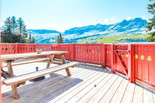 Charming 4-bedroom Ski Chalet With Terrace