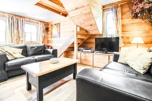 Charming 4-bedroom Ski Chalet With Terrace
