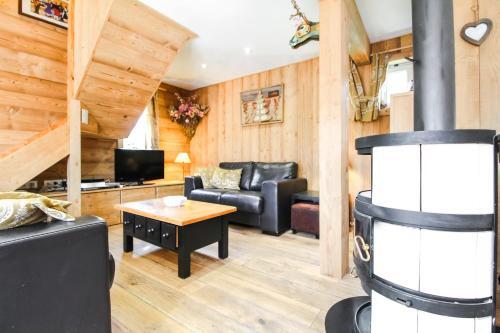 Charming 4-bedroom Ski Chalet With Terrace