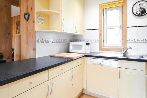 Charming 4-bedroom Ski Chalet With Terrace