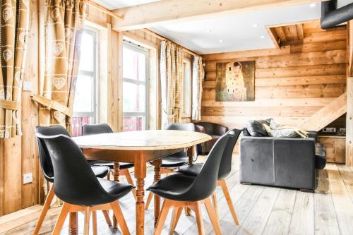 Charming 4-bedroom Ski Chalet With Terrace