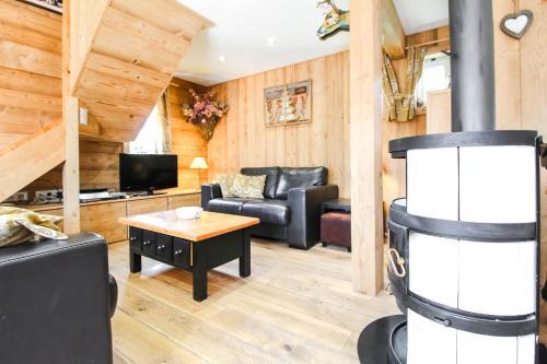 Charming 4-bedroom Ski Chalet With Terrace