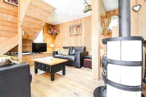 Charming 4-bedroom Ski Chalet With Terrace