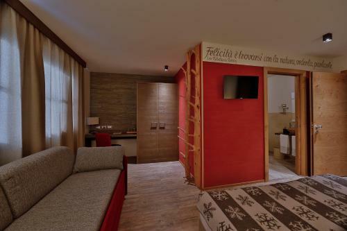 Hotel Chalet Tovel - Mountain Lake