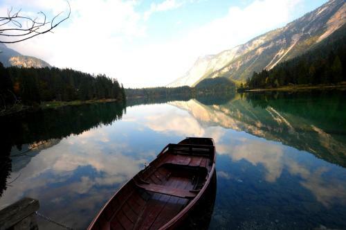 Hotel Chalet Tovel - Mountain Lake