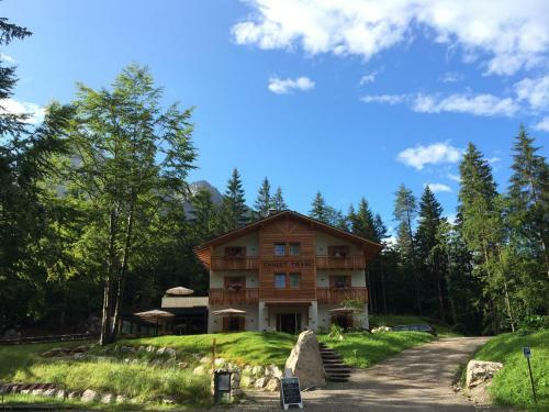 Hotel Chalet Tovel - Mountain Lake