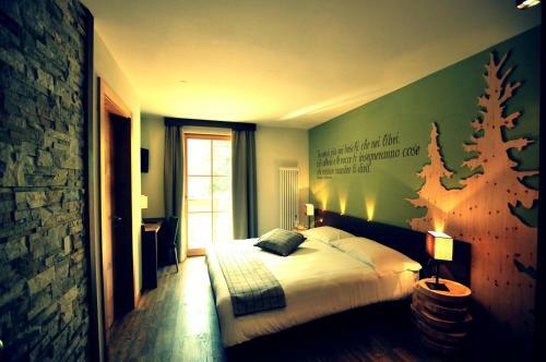 Hotel Chalet Tovel - Mountain Lake