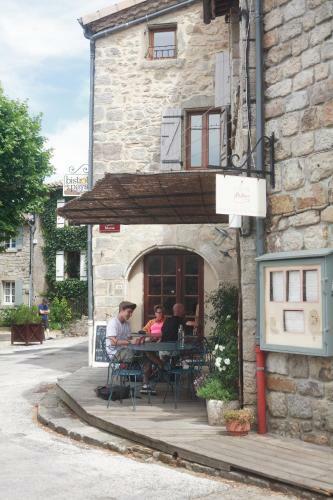 Hostal Auberge D'ailhon, Chez La Marthe X Bistro D'ailhon