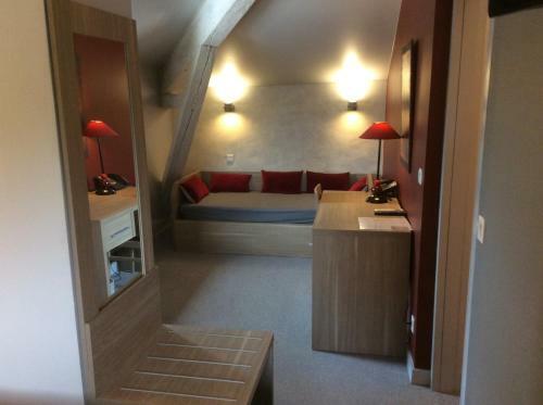 Hotel Logis Auberge De La Tour