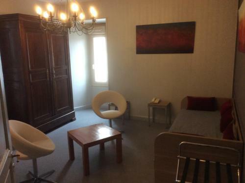 Hotel Logis Auberge De La Tour