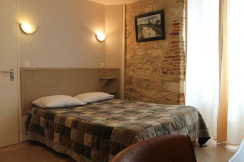 Hotel Logis Auberge De La Tour