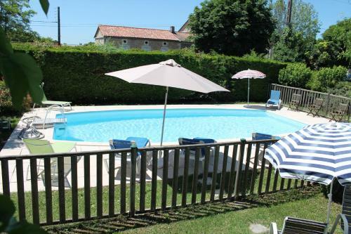 Hotel Logis Auberge De La Tour
