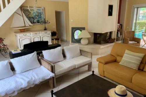 Superb Family Villa With Garden And Terrace