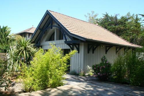 Stunning High Standard Villa, Heated Pool+aircon+terrace+garden