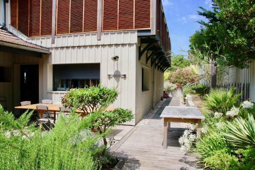 Stunning High Standard Villa, Heated Pool+aircon+terrace+garden