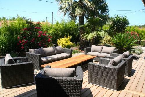 Stunning High Standard Villa, Heated Pool+aircon+terrace+garden