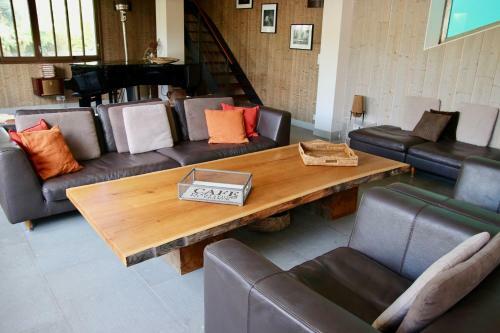 Stunning High Standard Villa, Heated Pool+aircon+terrace+garden