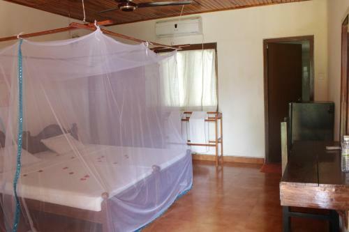 Nilaveli Crystal Blue Hotel