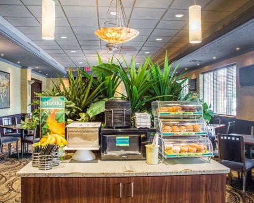 Hotel Quality Inn & Suites Riverfront Oswego