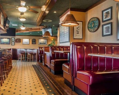 Hotel Quality Inn & Suites Riverfront Oswego